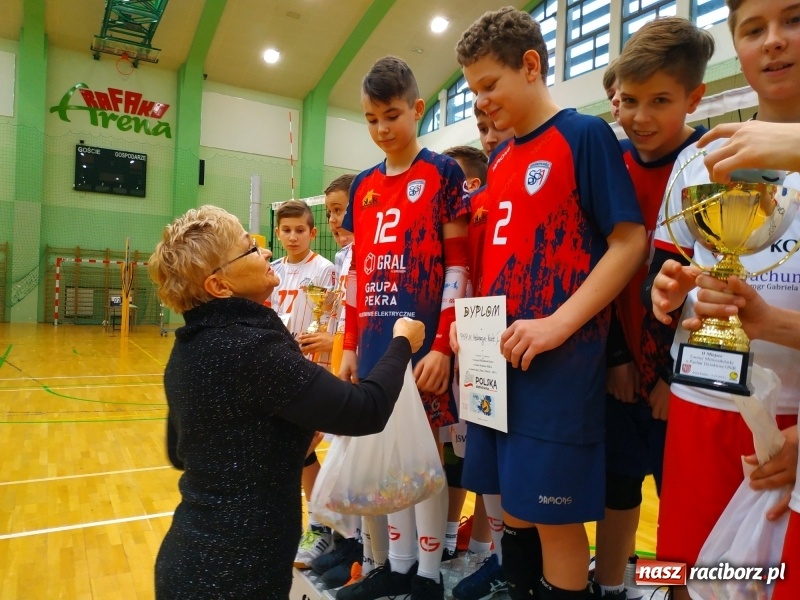 Zdjęcie w galerii na portalu naszraciborz.pl: Siatkarski maraton w Arenie Rafako. Ekipa z Kędzierzyna-Koźla triumfuje  wiadomości z regionu