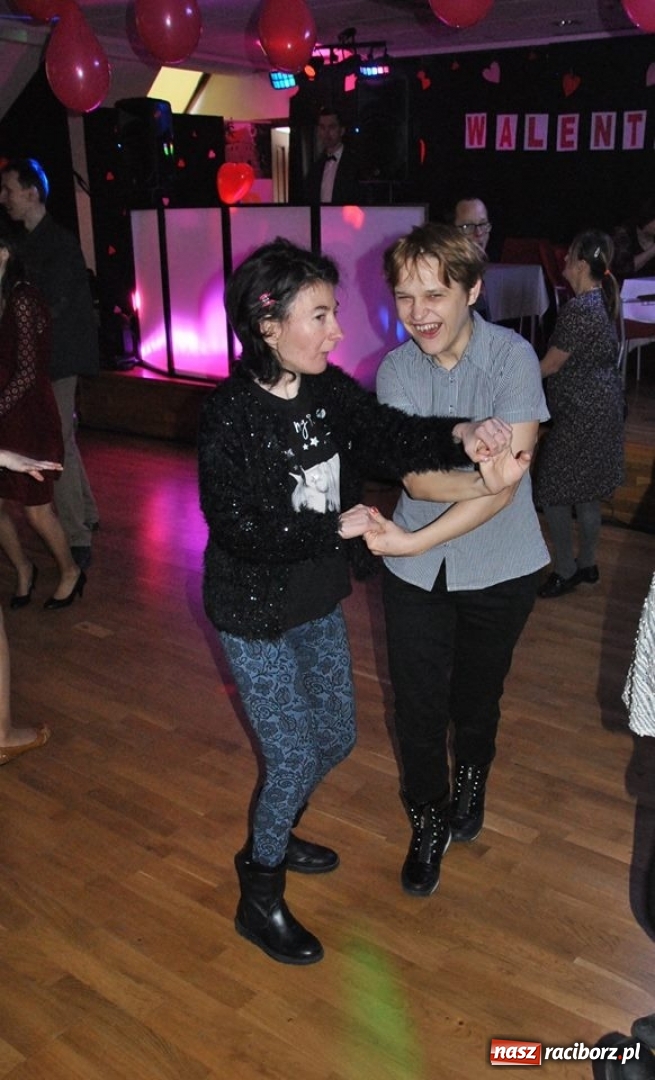 Zdjęcie w galerii na portalu naszraciborz.pl: Zabawa Walentynkowa Warsztatu Terapii Zajęciowej na Zamku Piastowskim wiadomości z regionu