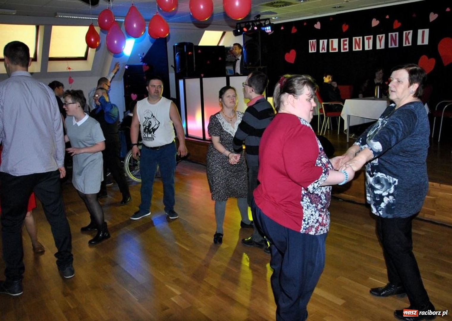Zdjęcie w galerii na portalu naszraciborz.pl: Zabawa Walentynkowa Warsztatu Terapii Zajęciowej na Zamku Piastowskim wiadomości z regionu