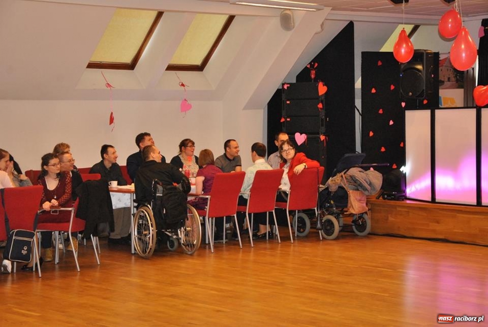 Zdjęcie w galerii na portalu naszraciborz.pl: Zabawa Walentynkowa Warsztatu Terapii Zajęciowej na Zamku Piastowskim wiadomości z regionu