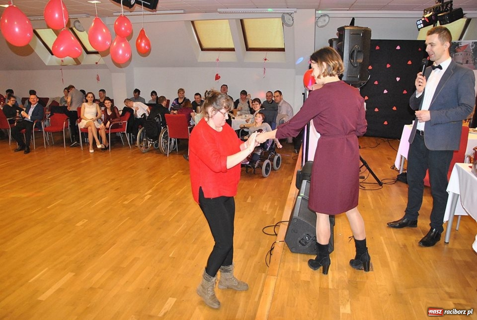 Zdjęcie w galerii na portalu naszraciborz.pl: Zabawa Walentynkowa Warsztatu Terapii Zajęciowej na Zamku Piastowskim wiadomości z regionu