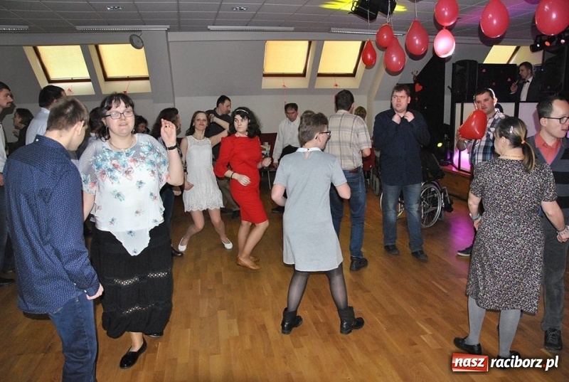 Zdjęcie w galerii na portalu naszraciborz.pl: Zabawa Walentynkowa Warsztatu Terapii Zajęciowej na Zamku Piastowskim wiadomości z regionu