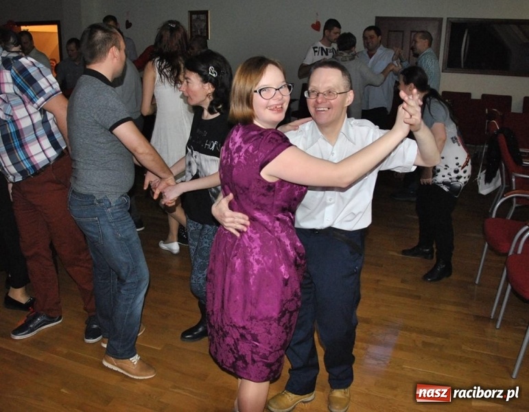 Zdjęcie w galerii na portalu naszraciborz.pl: Zabawa Walentynkowa Warsztatu Terapii Zajęciowej na Zamku Piastowskim wiadomości z regionu