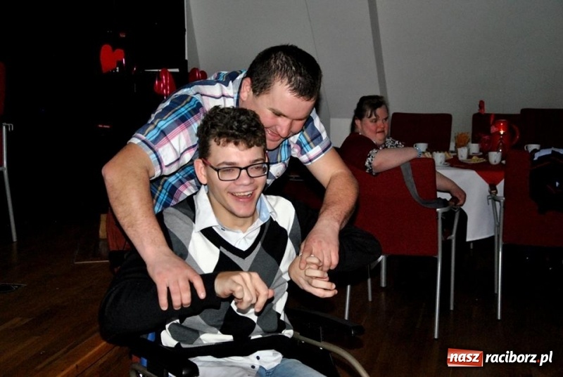 Zdjęcie w galerii na portalu naszraciborz.pl: Zabawa Walentynkowa Warsztatu Terapii Zajęciowej na Zamku Piastowskim wiadomości z regionu