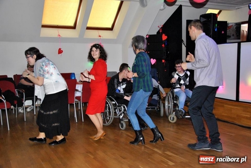 Zdjęcie w galerii na portalu naszraciborz.pl: Zabawa Walentynkowa Warsztatu Terapii Zajęciowej na Zamku Piastowskim wiadomości z regionu