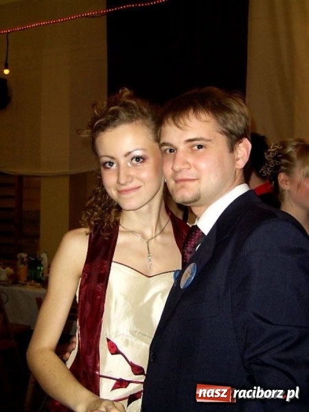 Zdjęcie w galerii na portalu naszraciborz.pl: Dawnych studniówek czar. Maturzyści II LO w 2001 i 2009 roku wiadomości z regionu