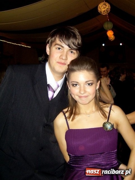 Zdjęcie w galerii na portalu naszraciborz.pl: Dawnych studniówek czar. Maturzyści II LO w 2001 i 2009 roku wiadomości z regionu