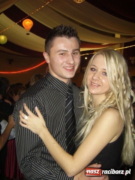 Zdjęcie w galerii na portalu naszraciborz.pl: Dawnych studniówek czar. Maturzyści II LO w 2001 i 2009 roku wiadomości z regionu