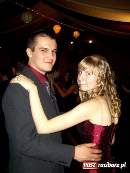 Zdjęcie w galerii na portalu naszraciborz.pl: Dawnych studniówek czar. Maturzyści II LO w 2001 i 2009 roku wiadomości z regionu