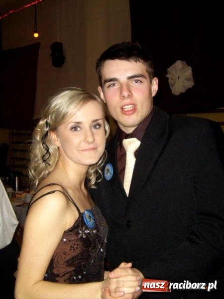 Zdjęcie w galerii na portalu naszraciborz.pl: Dawnych studniówek czar. Maturzyści II LO w 2001 i 2009 roku wiadomości z regionu