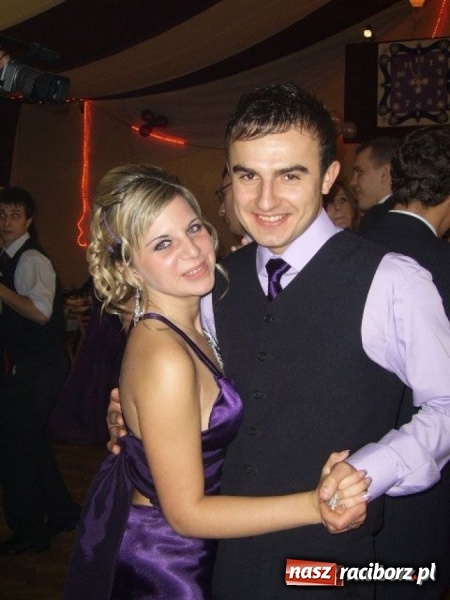 Zdjęcie w galerii na portalu naszraciborz.pl: Dawnych studniówek czar. Maturzyści II LO w 2001 i 2009 roku wiadomości z regionu