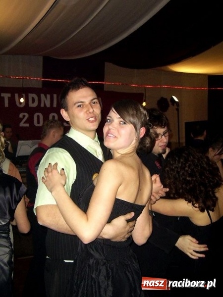 Zdjęcie w galerii na portalu naszraciborz.pl: Dawnych studniówek czar. Maturzyści II LO w 2001 i 2009 roku wiadomości z regionu