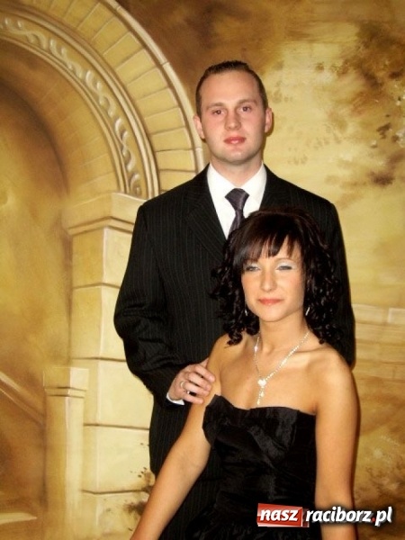 Zdjęcie w galerii na portalu naszraciborz.pl: Dawnych studniówek czar. Maturzyści II LO w 2001 i 2009 roku wiadomości z regionu