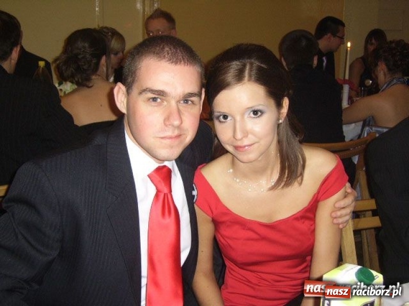 Zdjęcie w galerii na portalu naszraciborz.pl: Dawnych studniówek czar. Maturzyści II LO w 2001 i 2009 roku wiadomości z regionu