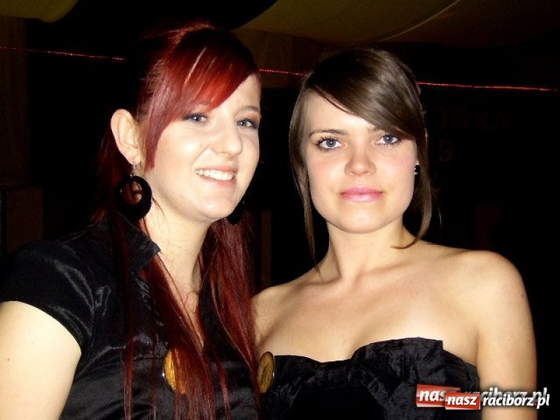 Zdjęcie w galerii na portalu naszraciborz.pl: Dawnych studniówek czar. Maturzyści II LO w 2001 i 2009 roku wiadomości z regionu