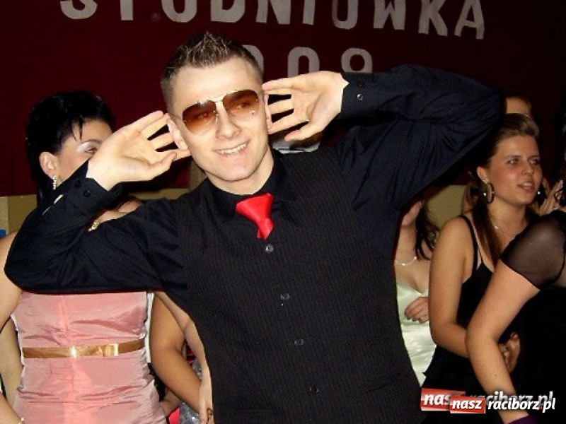 Zdjęcie w galerii na portalu naszraciborz.pl: Dawnych studniówek czar. Maturzyści II LO w 2001 i 2009 roku wiadomości z regionu