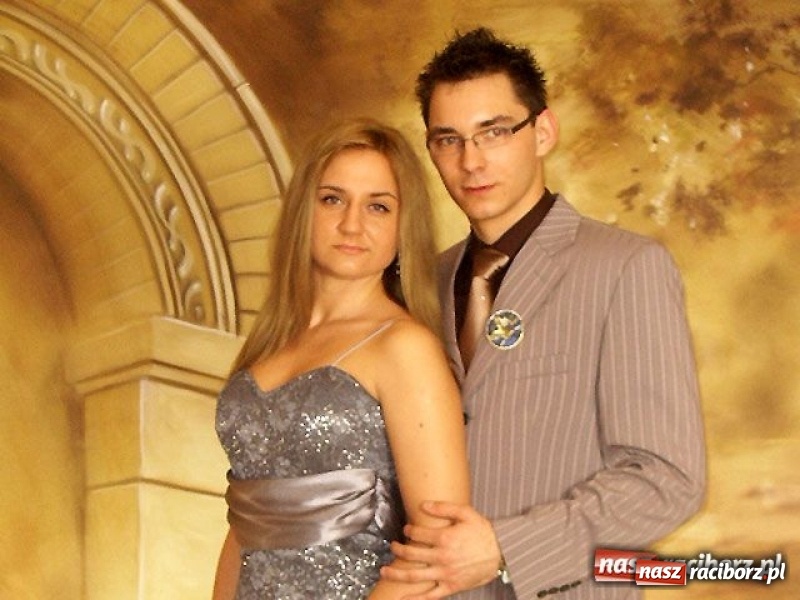 Zdjęcie w galerii na portalu naszraciborz.pl: Dawnych studniówek czar. Maturzyści II LO w 2001 i 2009 roku wiadomości z regionu