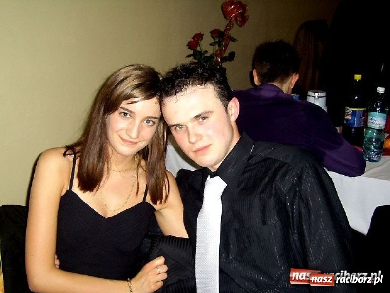 Zdjęcie w galerii na portalu naszraciborz.pl: Dawnych studniówek czar. Maturzyści II LO w 2001 i 2009 roku wiadomości z regionu