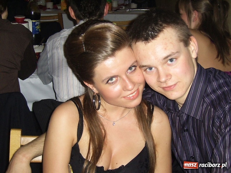 Zdjęcie w galerii na portalu naszraciborz.pl: Dawnych studniówek czar. Maturzyści II LO w 2001 i 2009 roku wiadomości z regionu