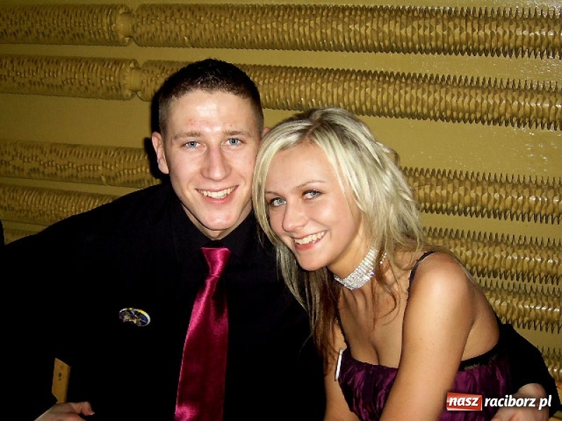 Zdjęcie w galerii na portalu naszraciborz.pl: Dawnych studniówek czar. Maturzyści II LO w 2001 i 2009 roku wiadomości z regionu