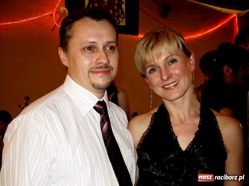 Zdjęcie w galerii na portalu naszraciborz.pl: Dawnych studniówek czar. Maturzyści II LO w 2001 i 2009 roku wiadomości z regionu