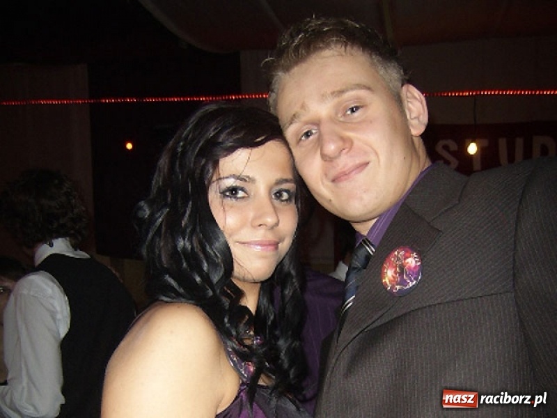 Zdjęcie w galerii na portalu naszraciborz.pl: Dawnych studniówek czar. Maturzyści II LO w 2001 i 2009 roku wiadomości z regionu