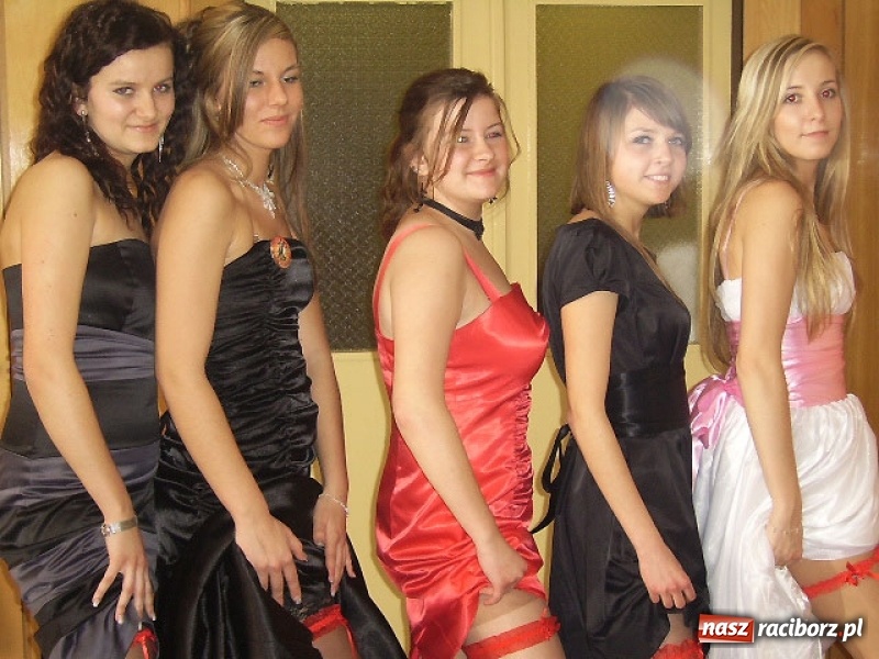 Zdjęcie w galerii na portalu naszraciborz.pl: Dawnych studniówek czar. Maturzyści II LO w 2001 i 2009 roku wiadomości z regionu