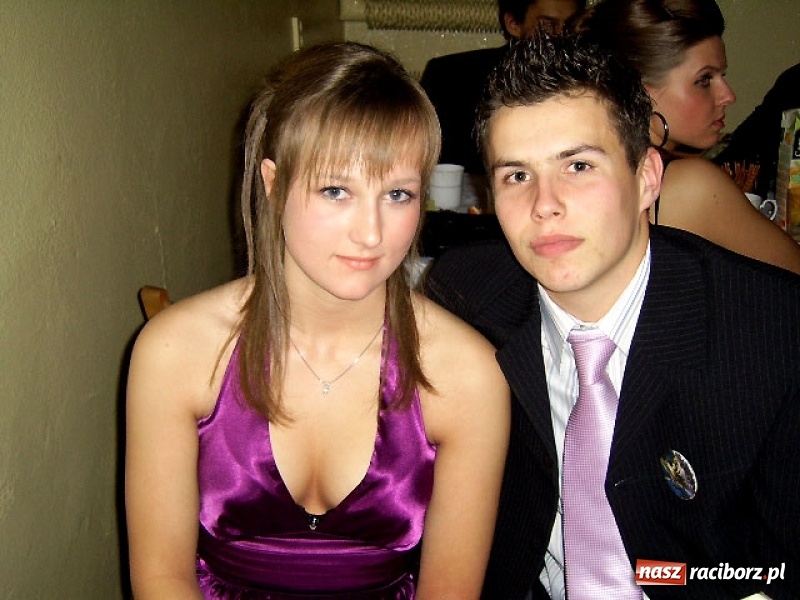 Zdjęcie w galerii na portalu naszraciborz.pl: Dawnych studniówek czar. Maturzyści II LO w 2001 i 2009 roku wiadomości z regionu