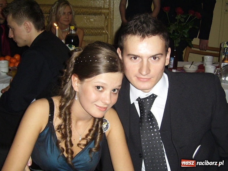 Zdjęcie w galerii na portalu naszraciborz.pl: Dawnych studniówek czar. Maturzyści II LO w 2001 i 2009 roku wiadomości z regionu