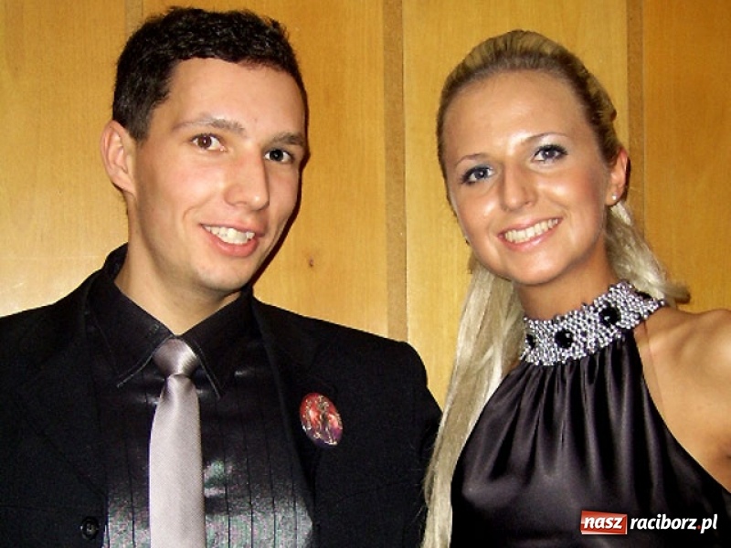 Zdjęcie w galerii na portalu naszraciborz.pl: Dawnych studniówek czar. Maturzyści II LO w 2001 i 2009 roku wiadomości z regionu