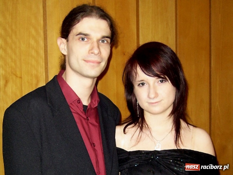 Zdjęcie w galerii na portalu naszraciborz.pl: Dawnych studniówek czar. Maturzyści II LO w 2001 i 2009 roku wiadomości z regionu