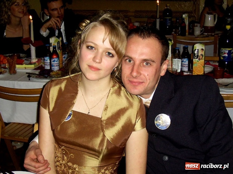 Zdjęcie w galerii na portalu naszraciborz.pl: Dawnych studniówek czar. Maturzyści II LO w 2001 i 2009 roku wiadomości z regionu