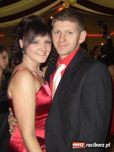 Zdjęcie w galerii na portalu naszraciborz.pl: Dawnych studniówek czar. Maturzyści II LO w 2001 i 2009 roku wiadomości z regionu