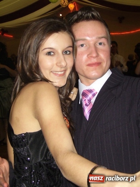 Zdjęcie w galerii na portalu naszraciborz.pl: Dawnych studniówek czar. Maturzyści II LO w 2001 i 2009 roku wiadomości z regionu