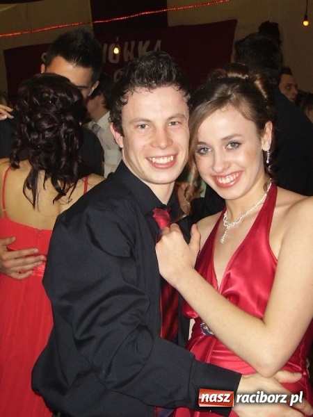 Zdjęcie w galerii na portalu naszraciborz.pl: Dawnych studniówek czar. Maturzyści II LO w 2001 i 2009 roku wiadomości z regionu