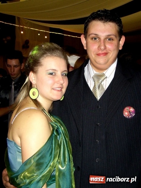 Zdjęcie w galerii na portalu naszraciborz.pl: Dawnych studniówek czar. Maturzyści II LO w 2001 i 2009 roku wiadomości z regionu