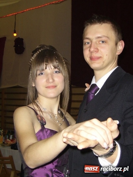 Zdjęcie w galerii na portalu naszraciborz.pl: Dawnych studniówek czar. Maturzyści II LO w 2001 i 2009 roku wiadomości z regionu