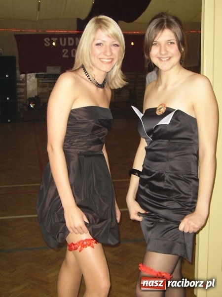 Zdjęcie w galerii na portalu naszraciborz.pl: Dawnych studniówek czar. Maturzyści II LO w 2001 i 2009 roku wiadomości z regionu