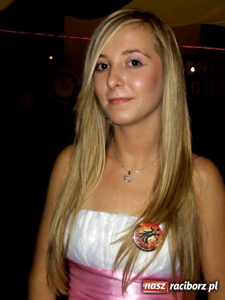 Zdjęcie w galerii na portalu naszraciborz.pl: Dawnych studniówek czar. Maturzyści II LO w 2001 i 2009 roku wiadomości z regionu