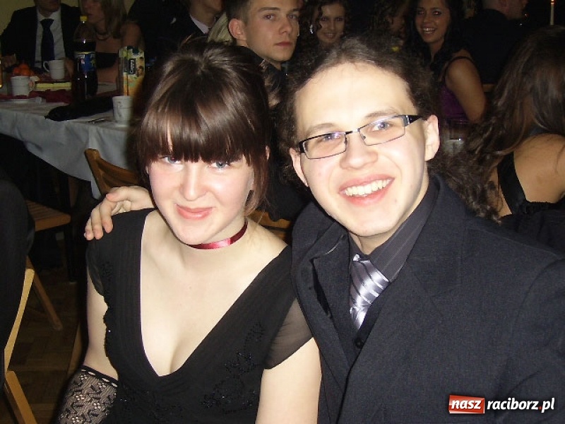 Zdjęcie w galerii na portalu naszraciborz.pl: Dawnych studniówek czar. Maturzyści II LO w 2001 i 2009 roku wiadomości z regionu