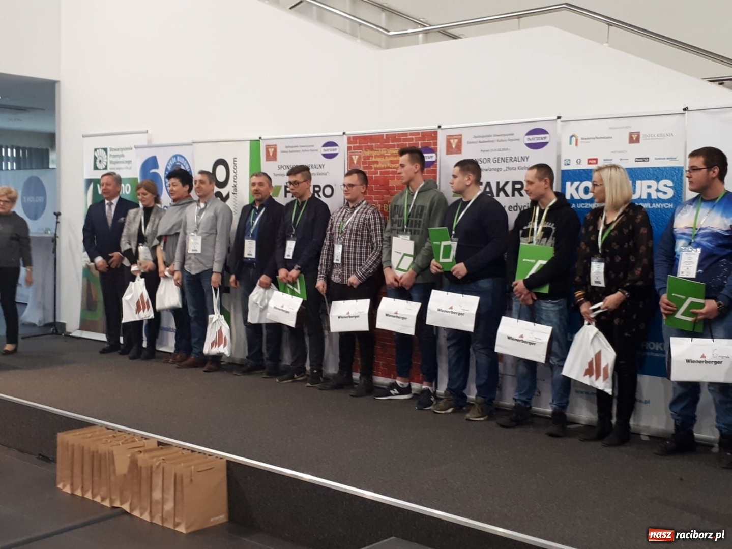 Zdjęcie w galerii na portalu naszraciborz.pl: Sławek Utrata najlepszym murarzem Turnieju Złota Kielnia w Poznaniu  wiadomości z regionu