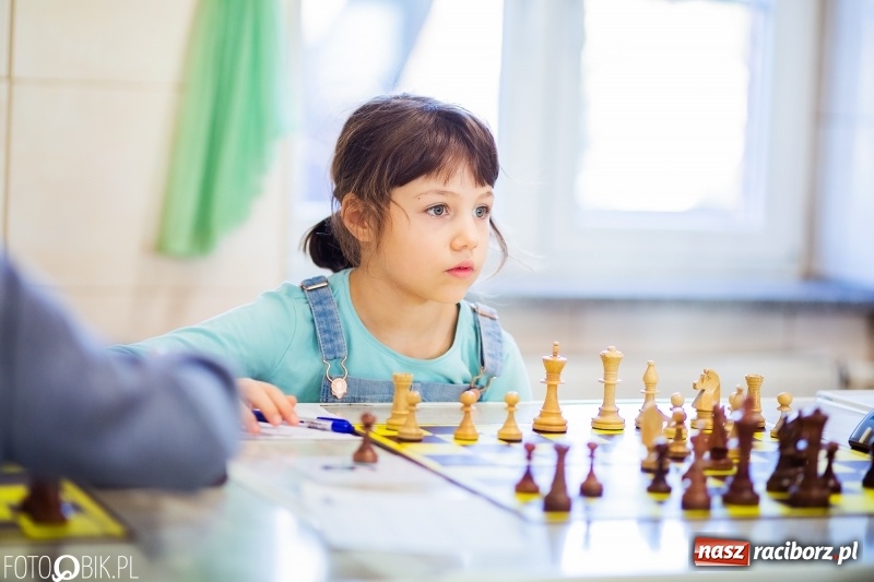 Zdjęcie w galerii na portalu naszraciborz.pl: Szachowy Turniej dzieci do lat 8 i 11. Stawką Puchar Prezydenta wiadomości z regionu