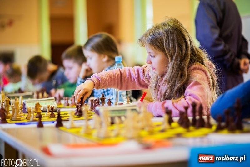Zdjęcie w galerii na portalu naszraciborz.pl: Szachowy Turniej dzieci do lat 8 i 11. Stawką Puchar Prezydenta wiadomości z regionu