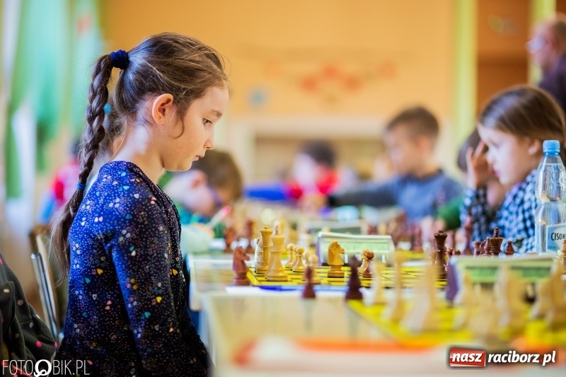 Zdjęcie w galerii na portalu naszraciborz.pl: Szachowy Turniej dzieci do lat 8 i 11. Stawką Puchar Prezydenta wiadomości z regionu