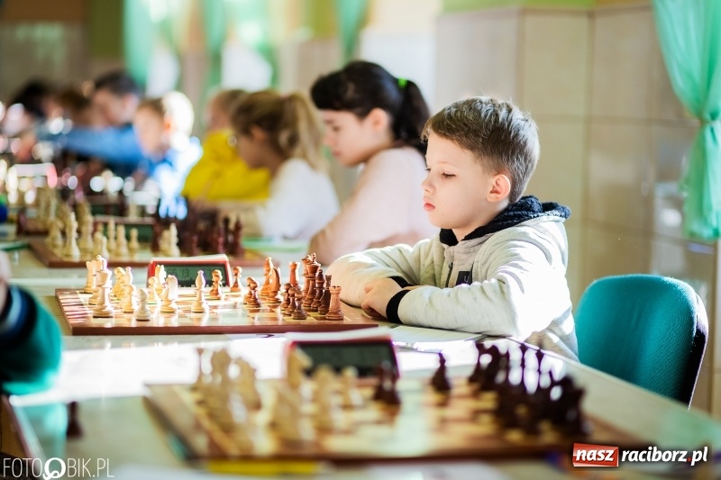 Zdjęcie w galerii na portalu naszraciborz.pl: Szachowy Turniej dzieci do lat 8 i 11. Stawką Puchar Prezydenta wiadomości z regionu