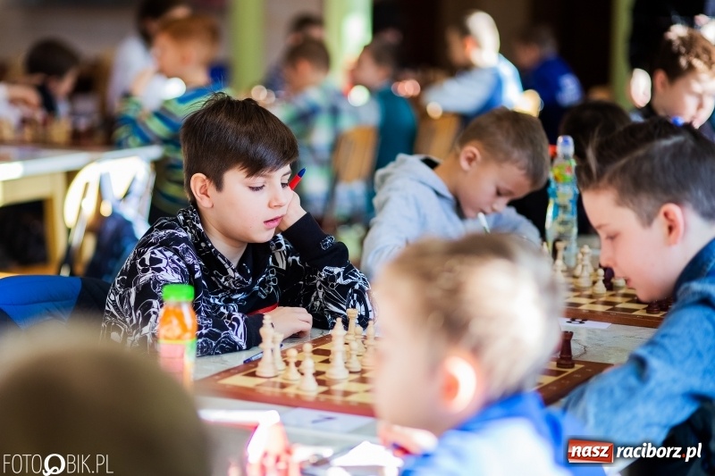 Zdjęcie w galerii na portalu naszraciborz.pl: Szachowy Turniej dzieci do lat 8 i 11. Stawką Puchar Prezydenta wiadomości z regionu