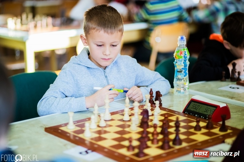 Zdjęcie w galerii na portalu naszraciborz.pl: Szachowy Turniej dzieci do lat 8 i 11. Stawką Puchar Prezydenta wiadomości z regionu