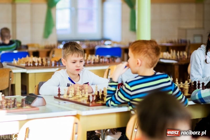 Zdjęcie w galerii na portalu naszraciborz.pl: Szachowy Turniej dzieci do lat 8 i 11. Stawką Puchar Prezydenta wiadomości z regionu
