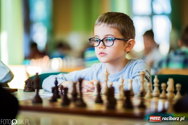 Zdjęcie w galerii na portalu naszraciborz.pl: Szachowy Turniej dzieci do lat 8 i 11. Stawką Puchar Prezydenta wiadomości z regionu
