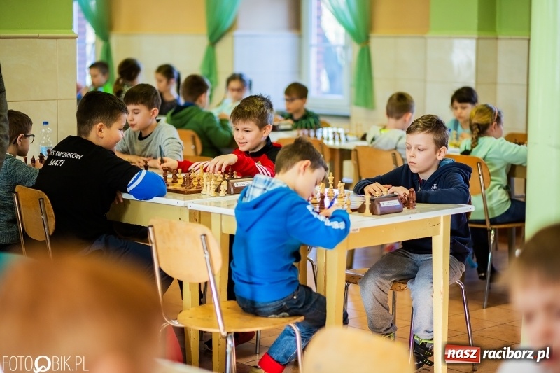 Zdjęcie w galerii na portalu naszraciborz.pl: Szachowy Turniej dzieci do lat 8 i 11. Stawką Puchar Prezydenta wiadomości z regionu